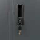 Locker 12 deurs detail slot.webp