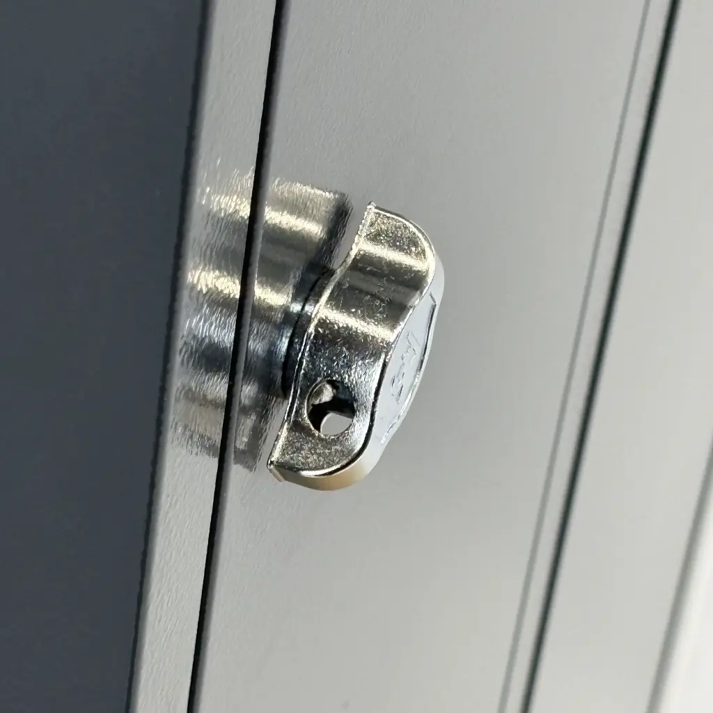 Loxmet locker Slot ingezoomd.webp